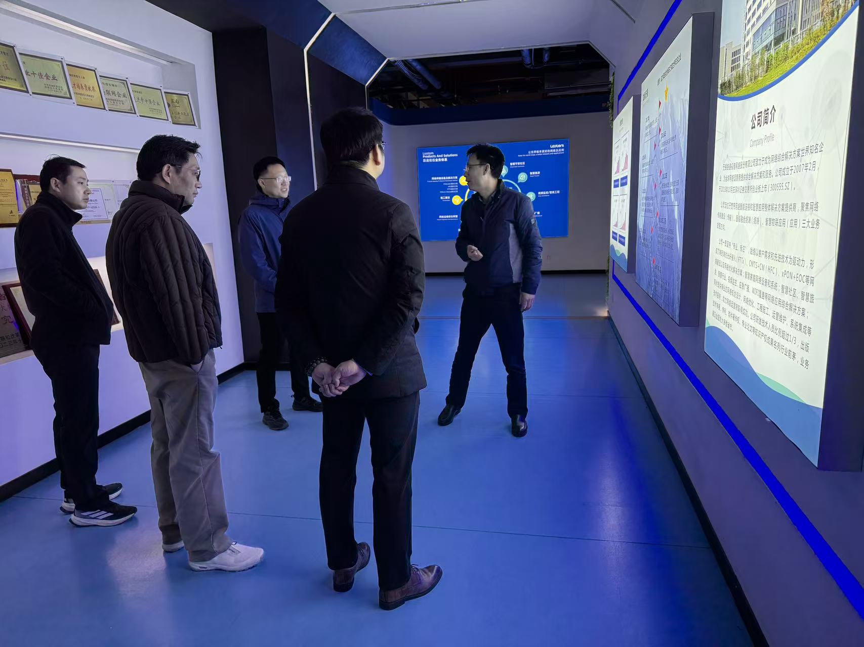 董事長(zhǎng)談文舒陪同合作方赴公司開展工作調(diào)研